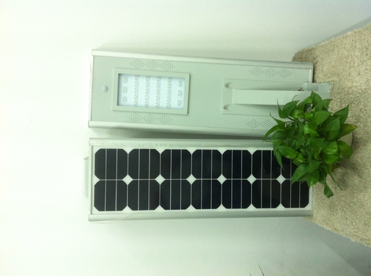 25w 지적 태양 동력이 공급된 정원은 고효율 폴리 태양 전지판을 밝힙니다